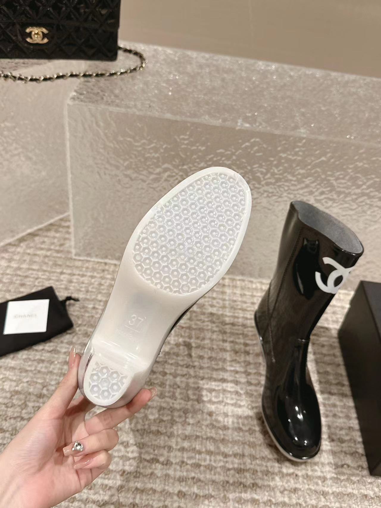 CHANE1 高品質ダブル C ロゴ ポインテッドトゥ ハイヒール レインブーツ【50％割引+送料無料】