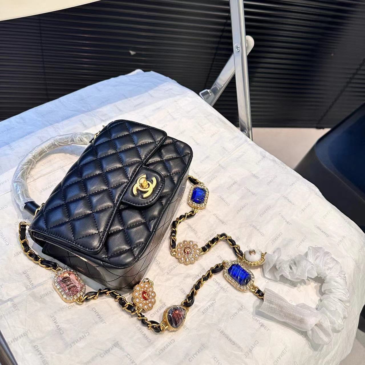 CHANE1 パールカラーダイヤモンドチェーンハンドバッグ【50%割引+送料無料】