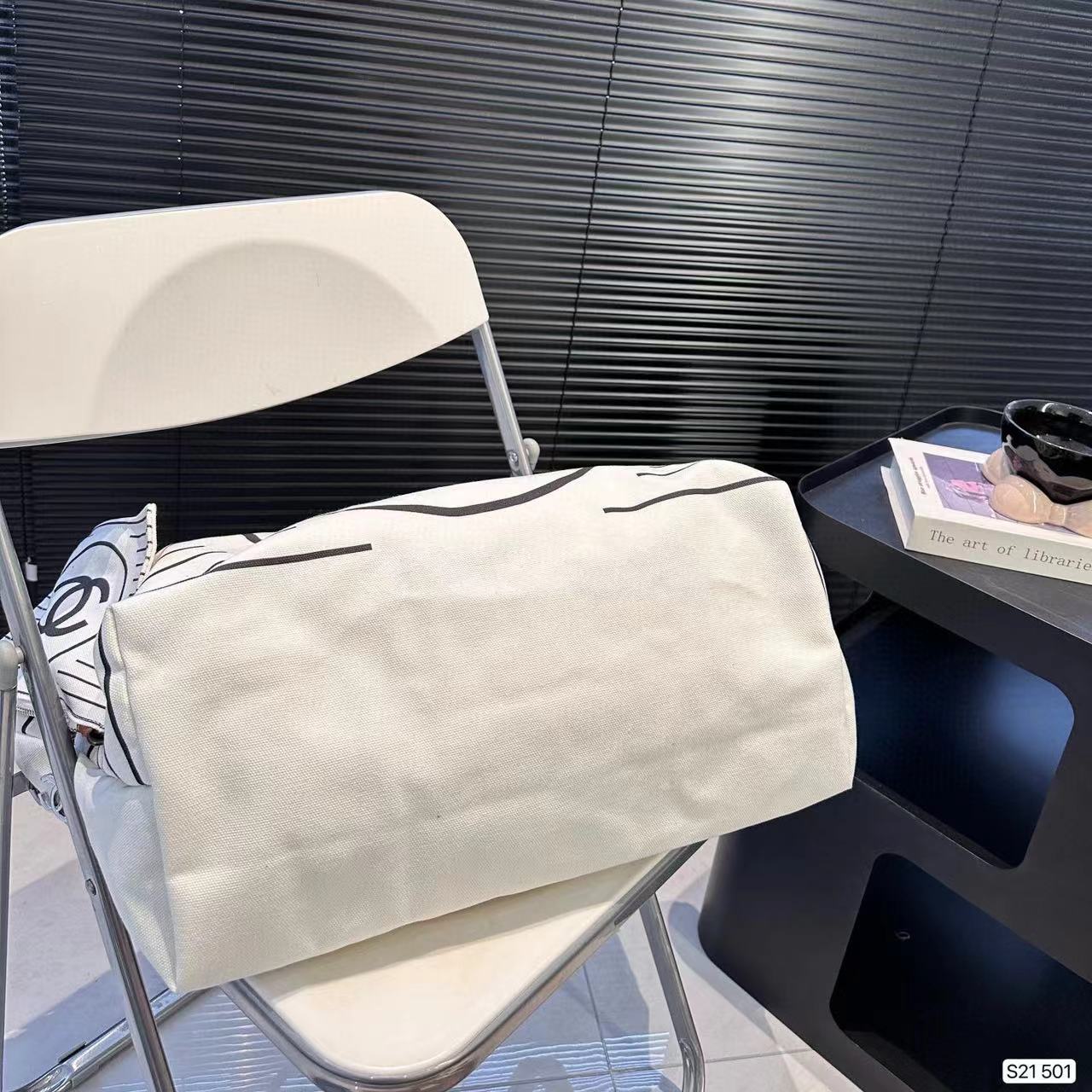 CHANE1 ダブルC ラージロゴトートバッグ【50%割引+送料無料】