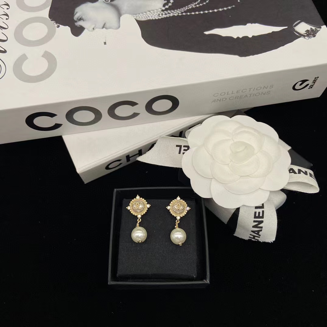 CHANE1 ダブル C パール スタッド ピアス【 50％割引+送料無料】