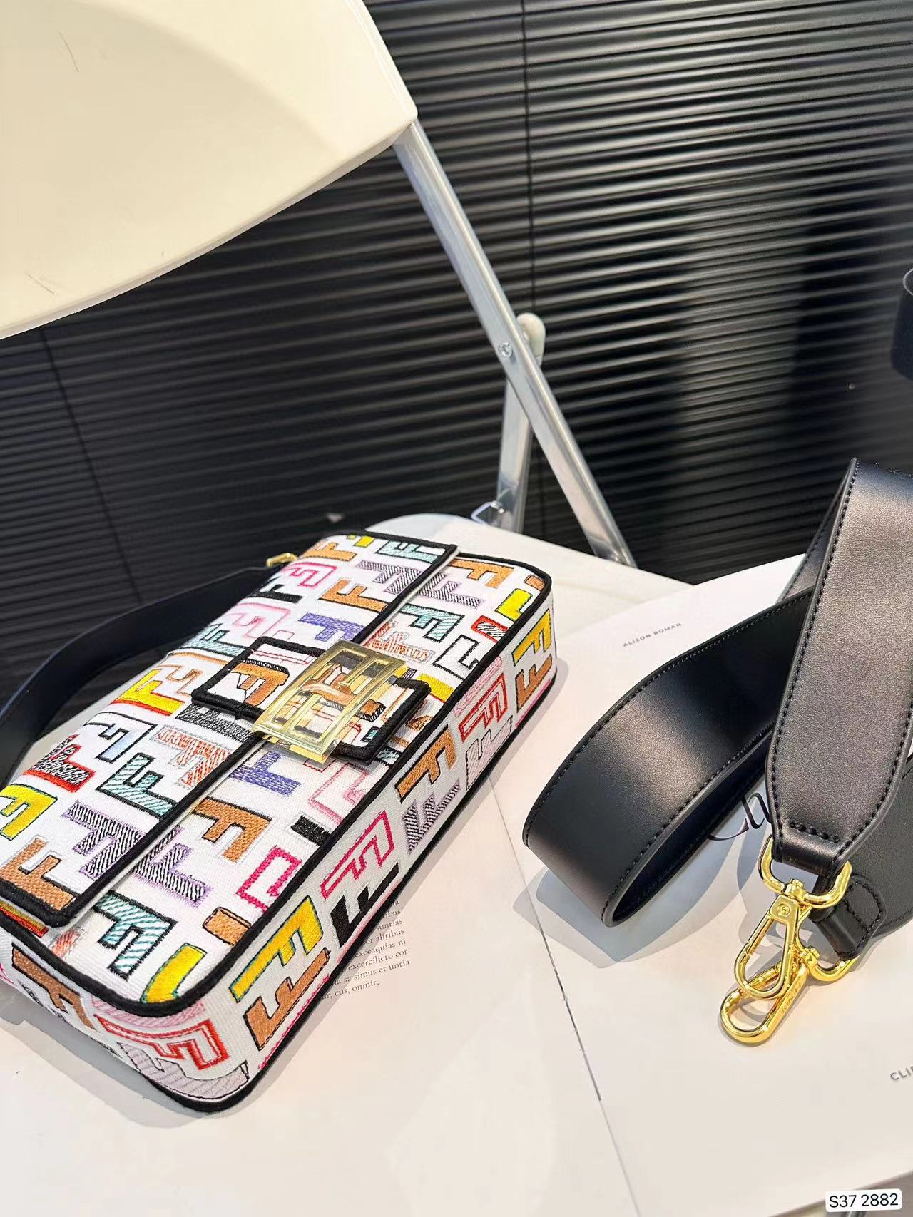 FEND1 刺繍バゲットバッグ【50%割引+送料無料】