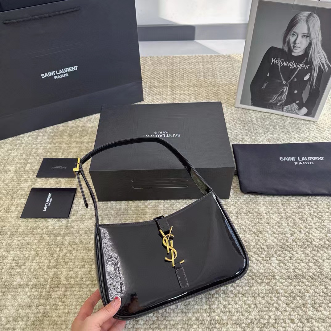 YSL パテントレザー 脇下バッグ【50％割引+送料無料】