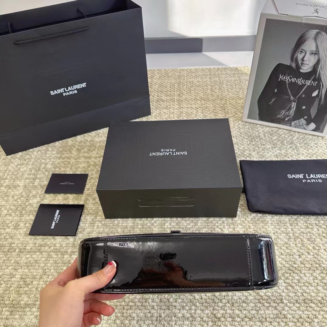 YSL パテントレザー 脇下バッグ【50％割引+送料無料】