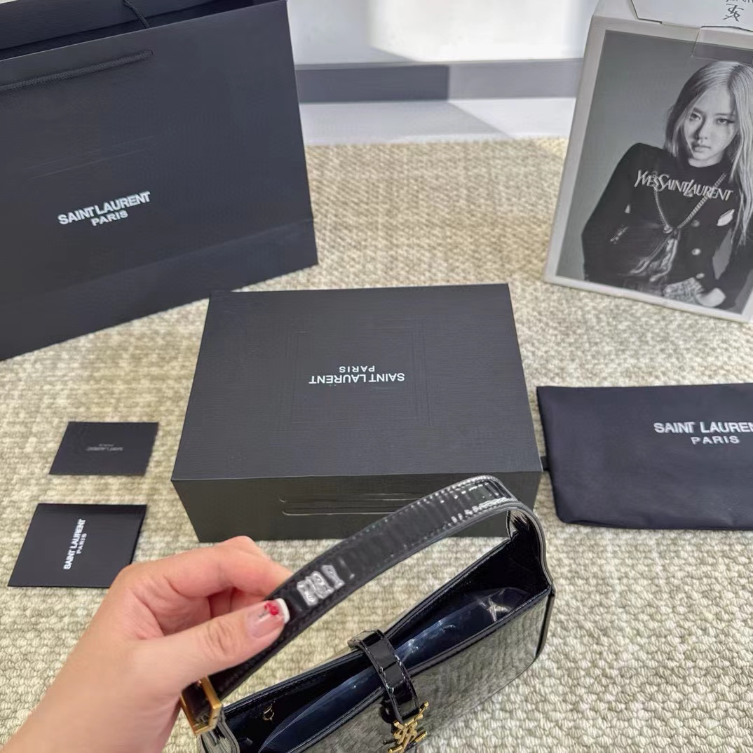 YSL パテントレザー 脇下バッグ【50％割引+送料無料】