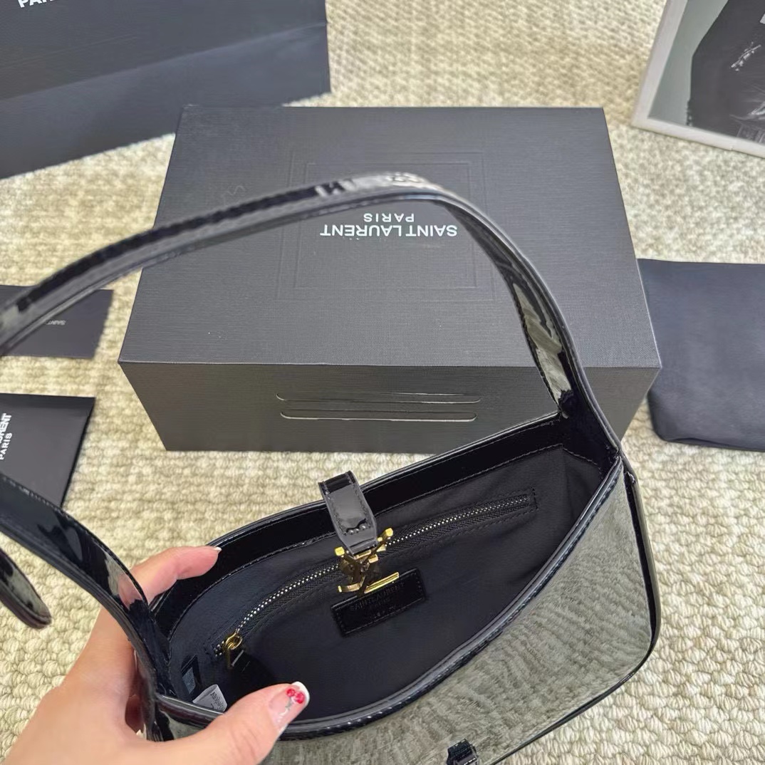 YSL パテントレザー 脇下バッグ【50％割引+送料無料】