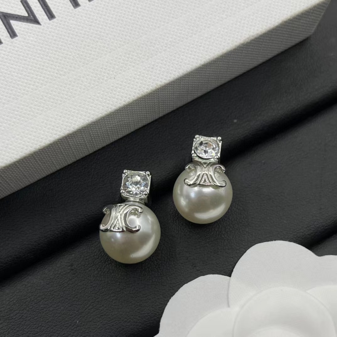CEL1NE パール ダイヤモンド スタッド ピアス【50％割引+送料無料】