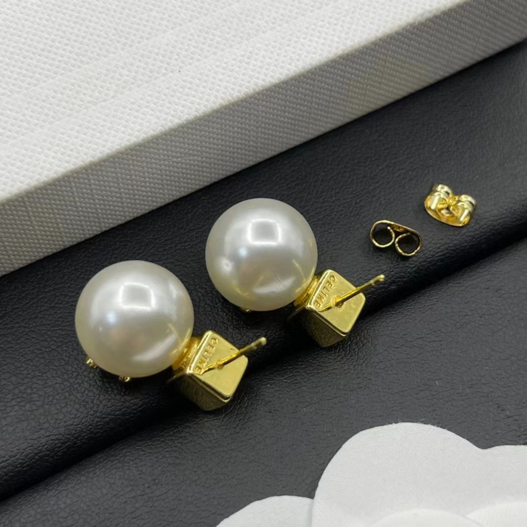 CEL1NE パール ダイヤモンド スタッド ピアス【50％割引+送料無料】