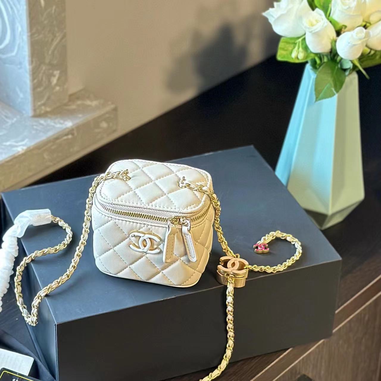 CHANE1 24P エナメル ショルダー クロスボディバッグ【50％割引+送料無料】