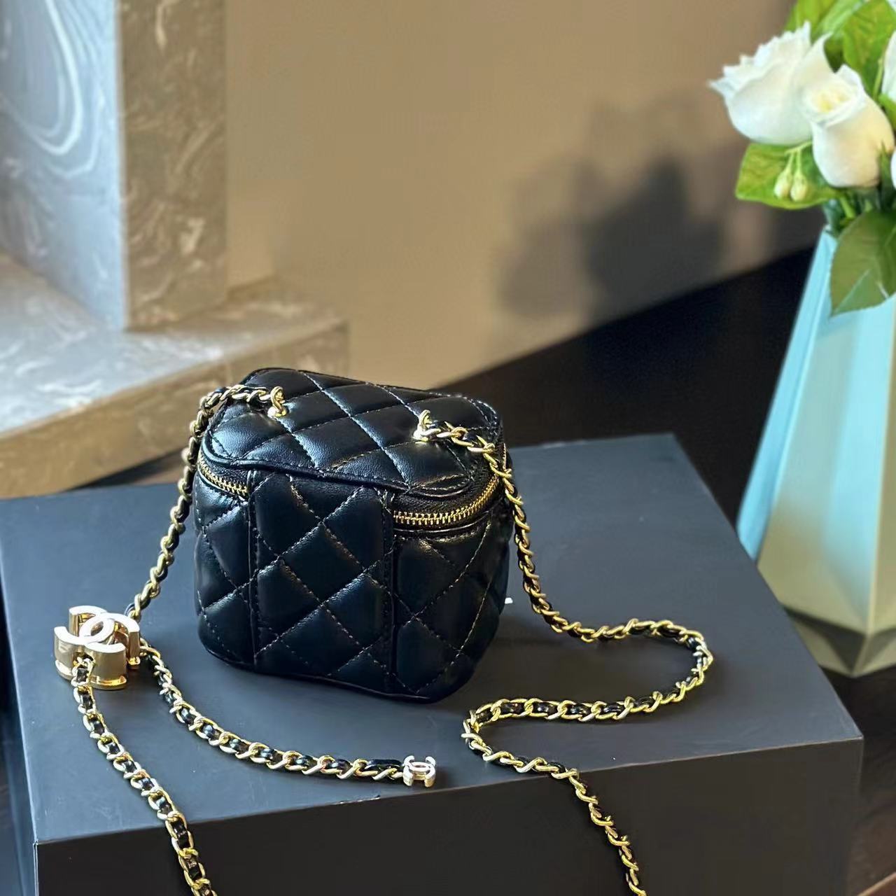 CHANE1 24P エナメル ショルダー クロスボディバッグ【50％割引+送料無料】