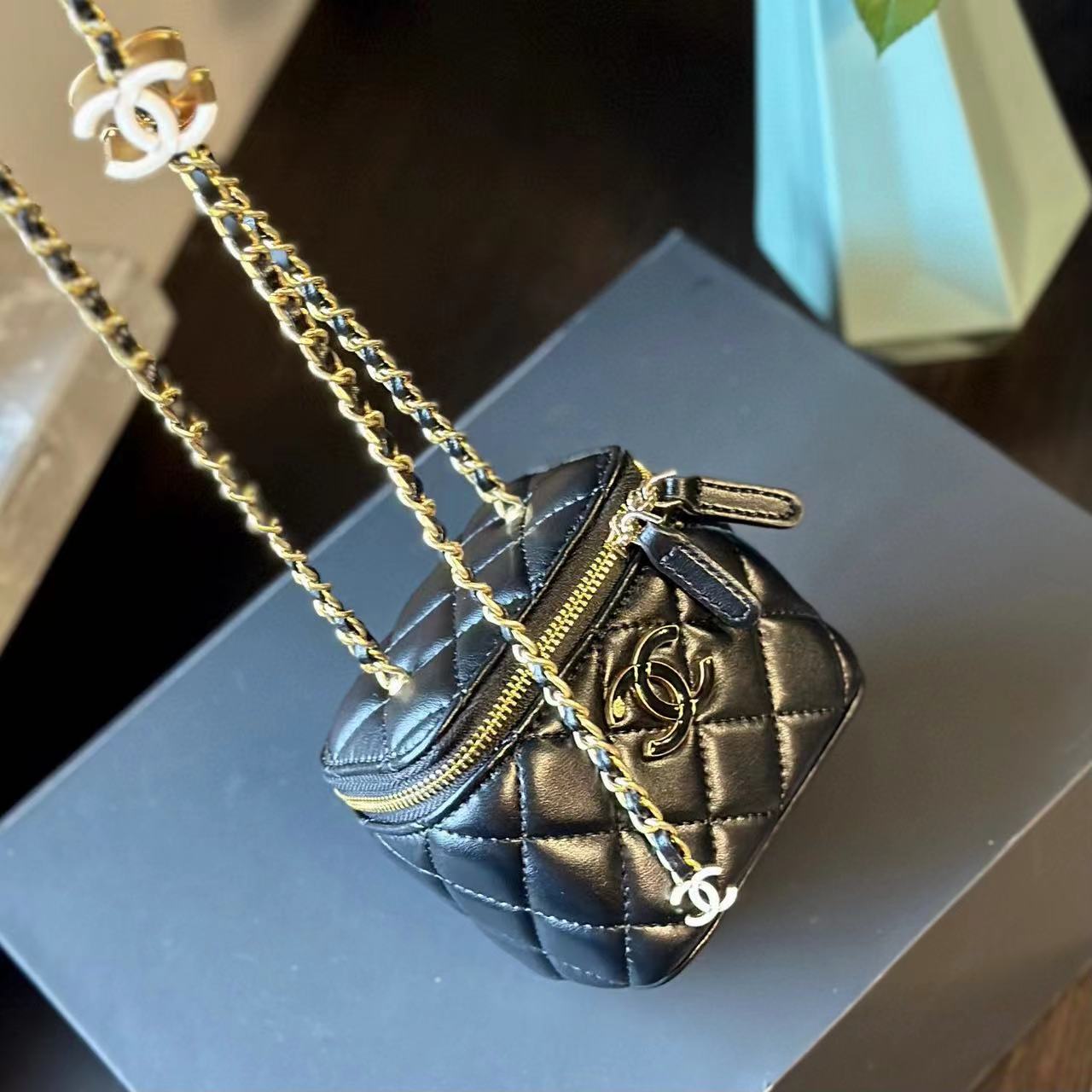 CHANE1 24P エナメル ショルダー クロスボディバッグ【50％割引+送料無料】