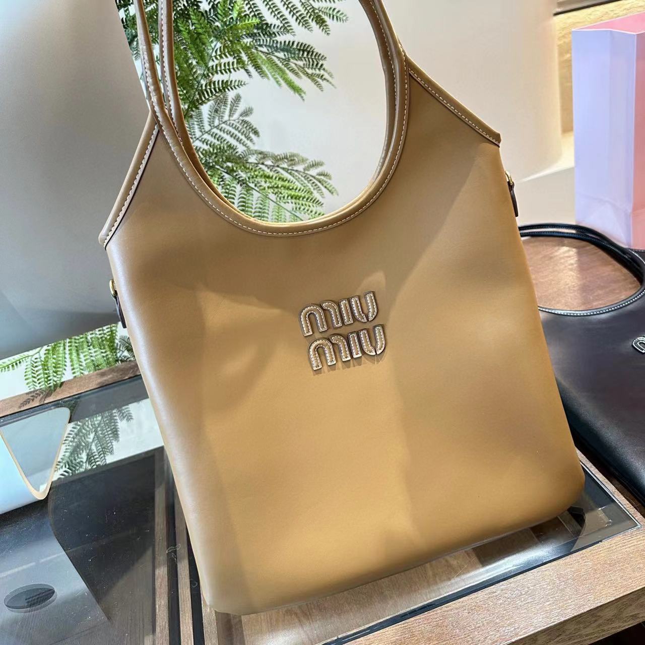 M1UM1U シンプルシープスキンショッピングバッグ【50％割引+送料無料】