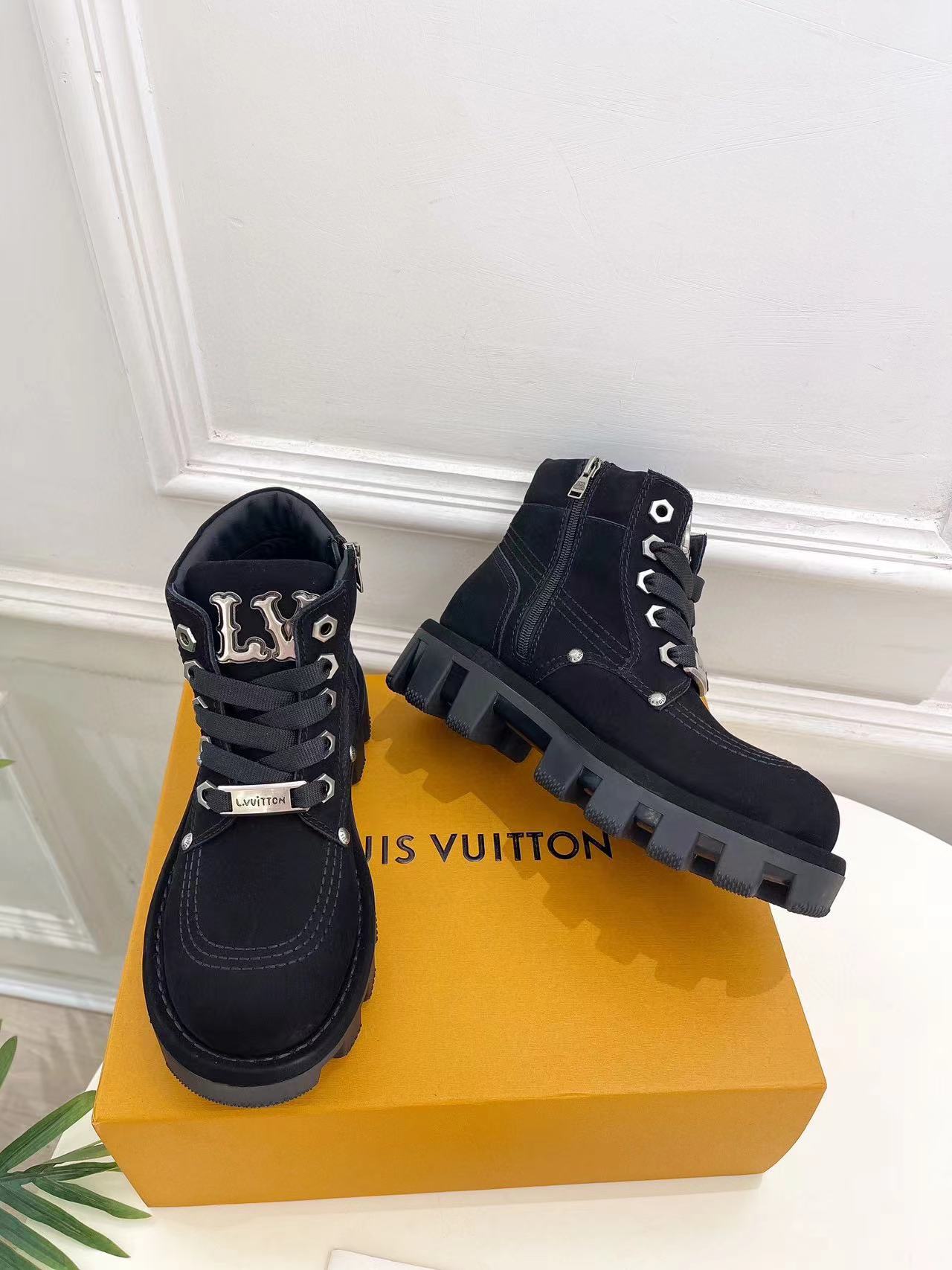 LV ハイクオリティ レースアップ ロゴ ブーツ【50％割引+送料無料】