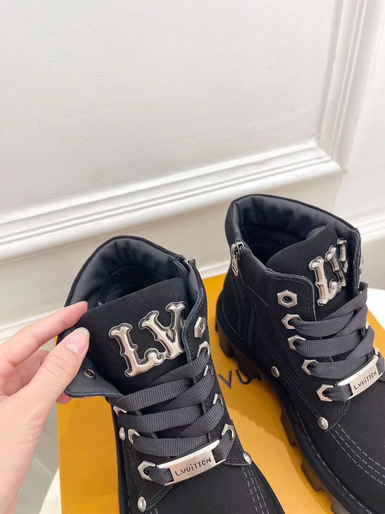 LV ハイクオリティ レースアップ ロゴ ブーツ【50％割引+送料無料】