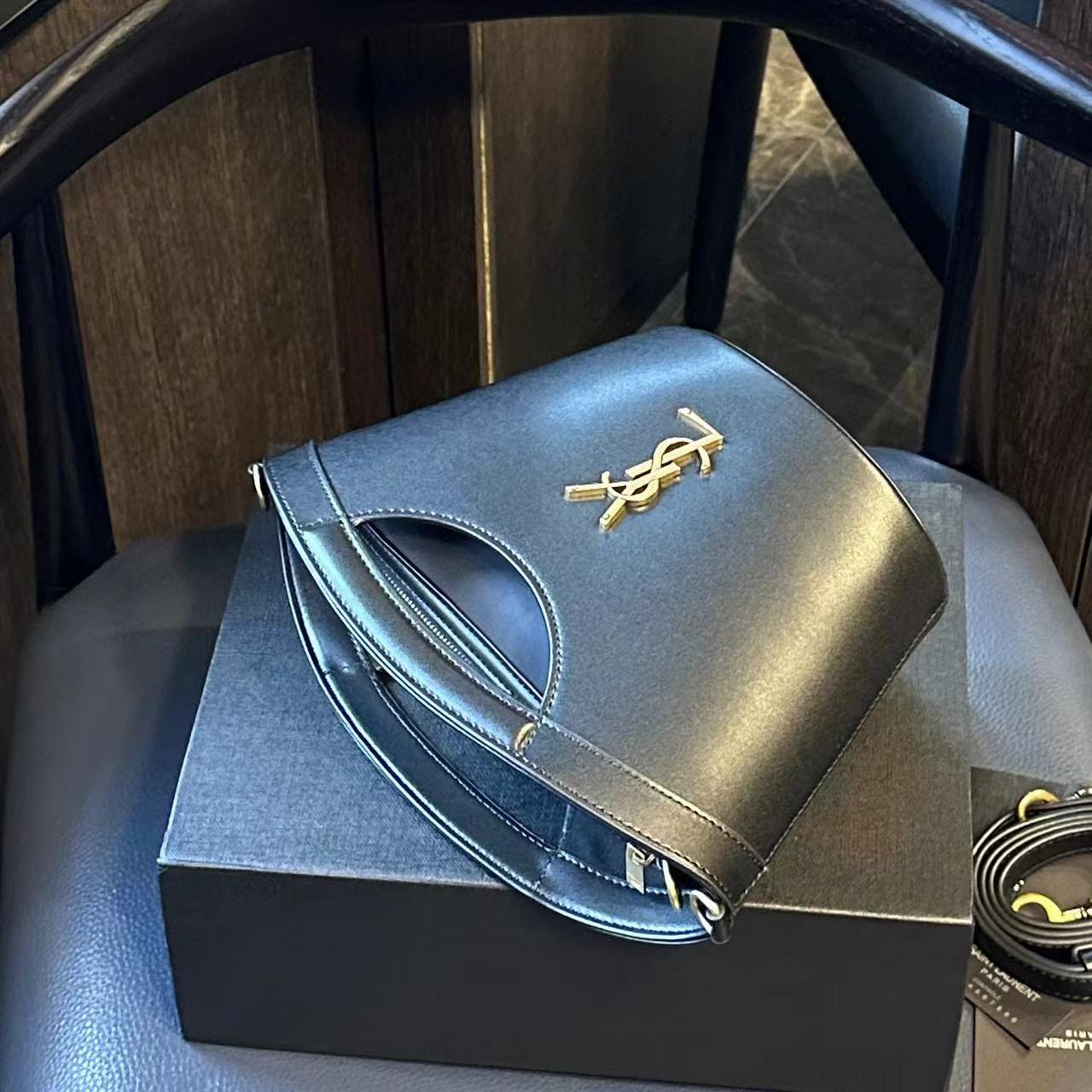 YSL leather2-in-1 バケットバッグ【50％割引+送料無料】