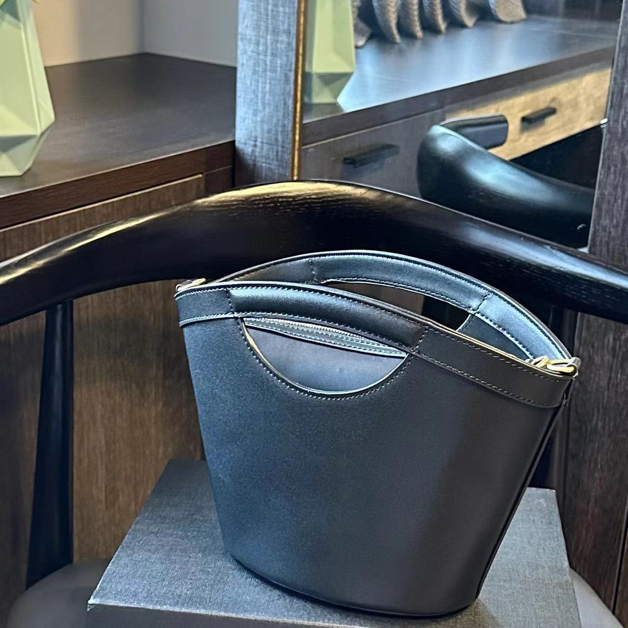 YSL leather2-in-1 バケットバッグ【50％割引+送料無料】