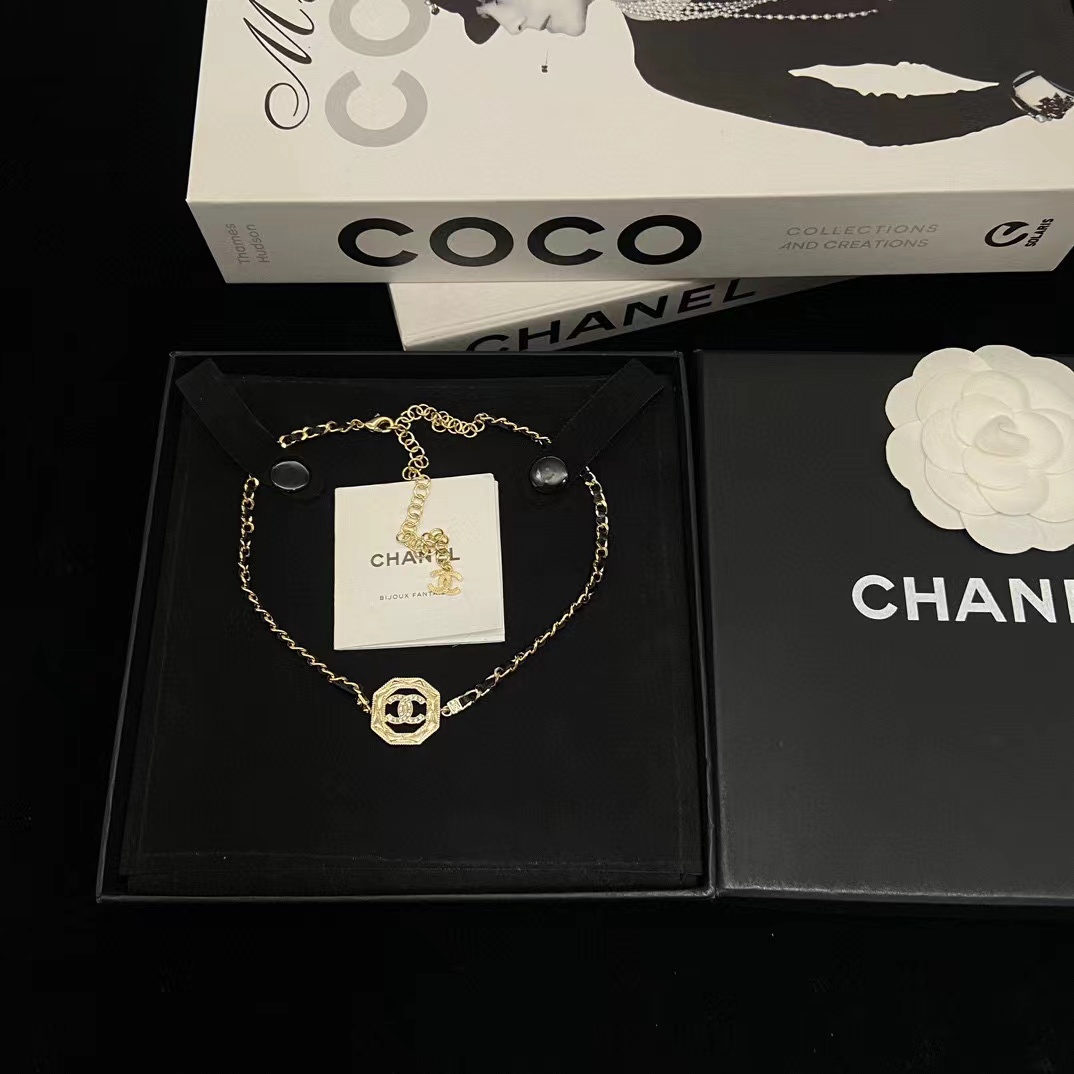 CHANE1 ダブルC レザーネックレス【50％割引+送料無料】