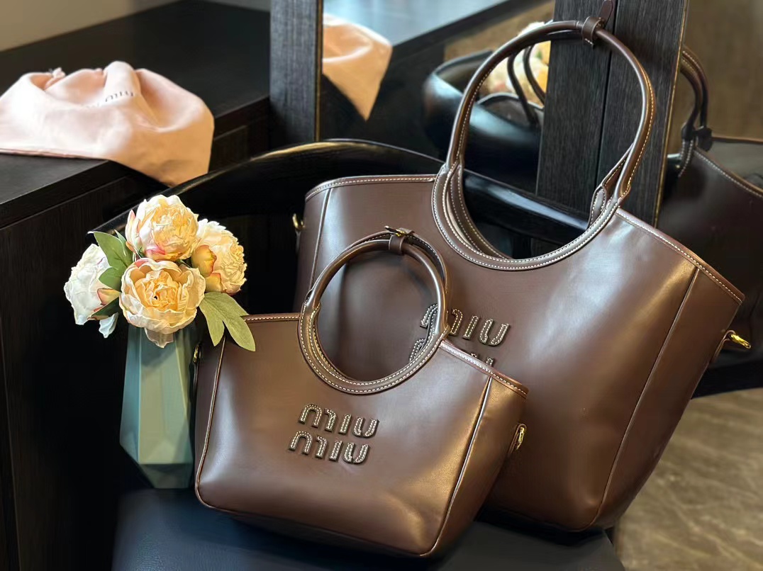 M1UM1U ブラウン シンプル ハンドバッグ【50％割引+送料無料】