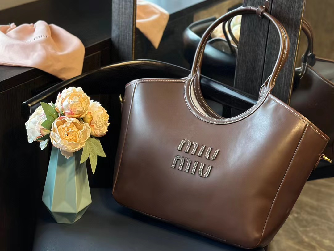 M1UM1U ブラウン シンプル ハンドバッグ【50％割引+送料無料】