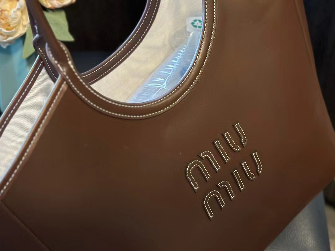 M1UM1U ブラウン シンプル ハンドバッグ【50％割引+送料無料】