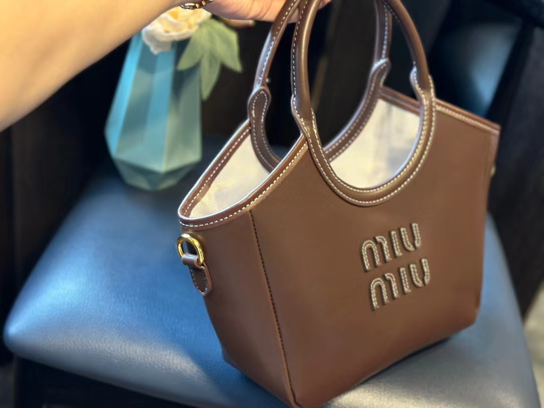 M1UM1U ブラウン シンプル ハンドバッグ【50％割引+送料無料】