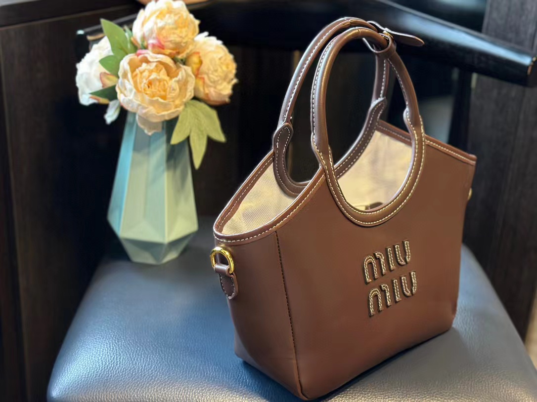 M1UM1U ブラウン シンプル ハンドバッグ【50％割引+送料無料】