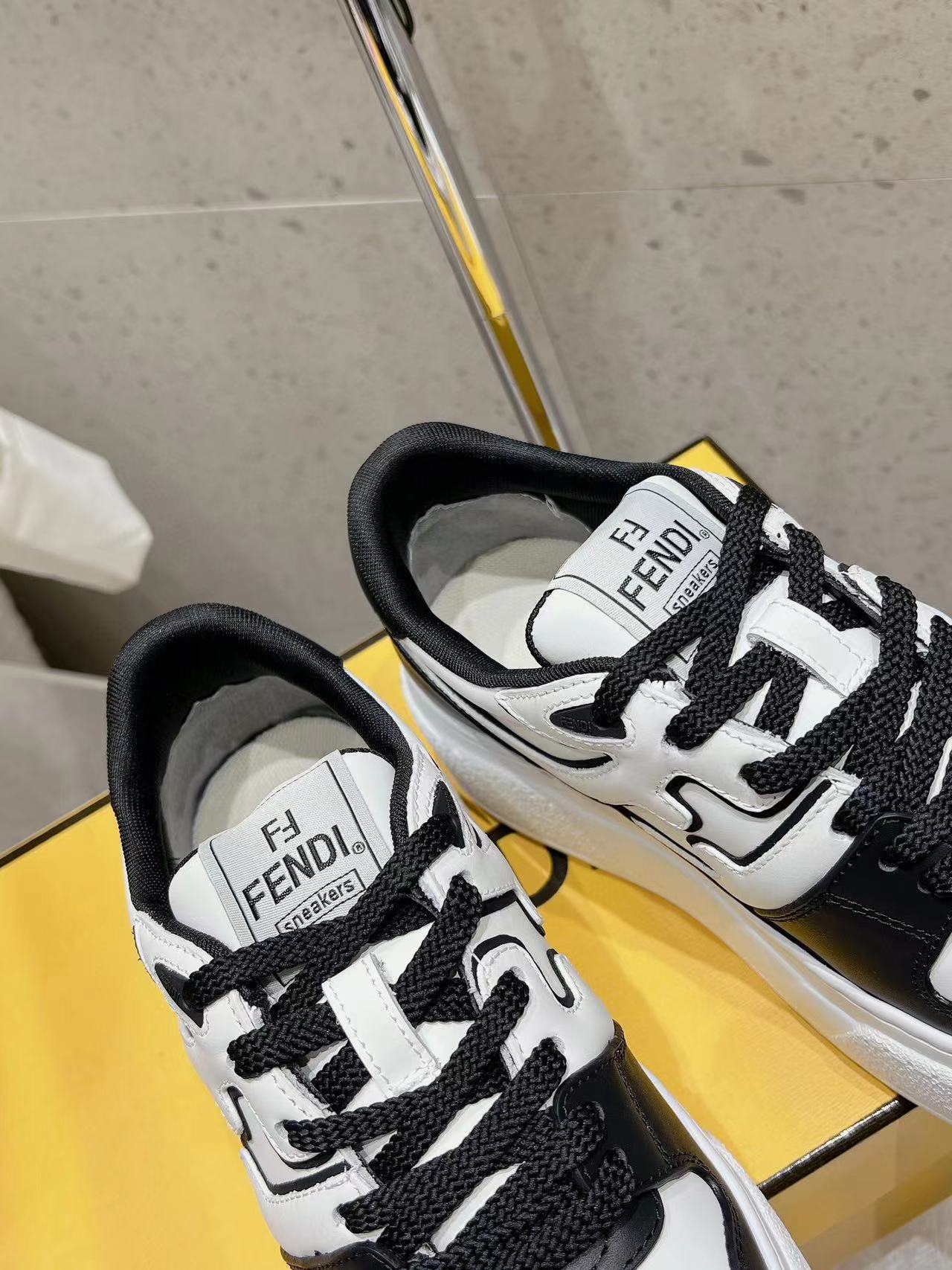 FEND1高品質厚底カジュアルスニーカー【50%割引+送料無料】