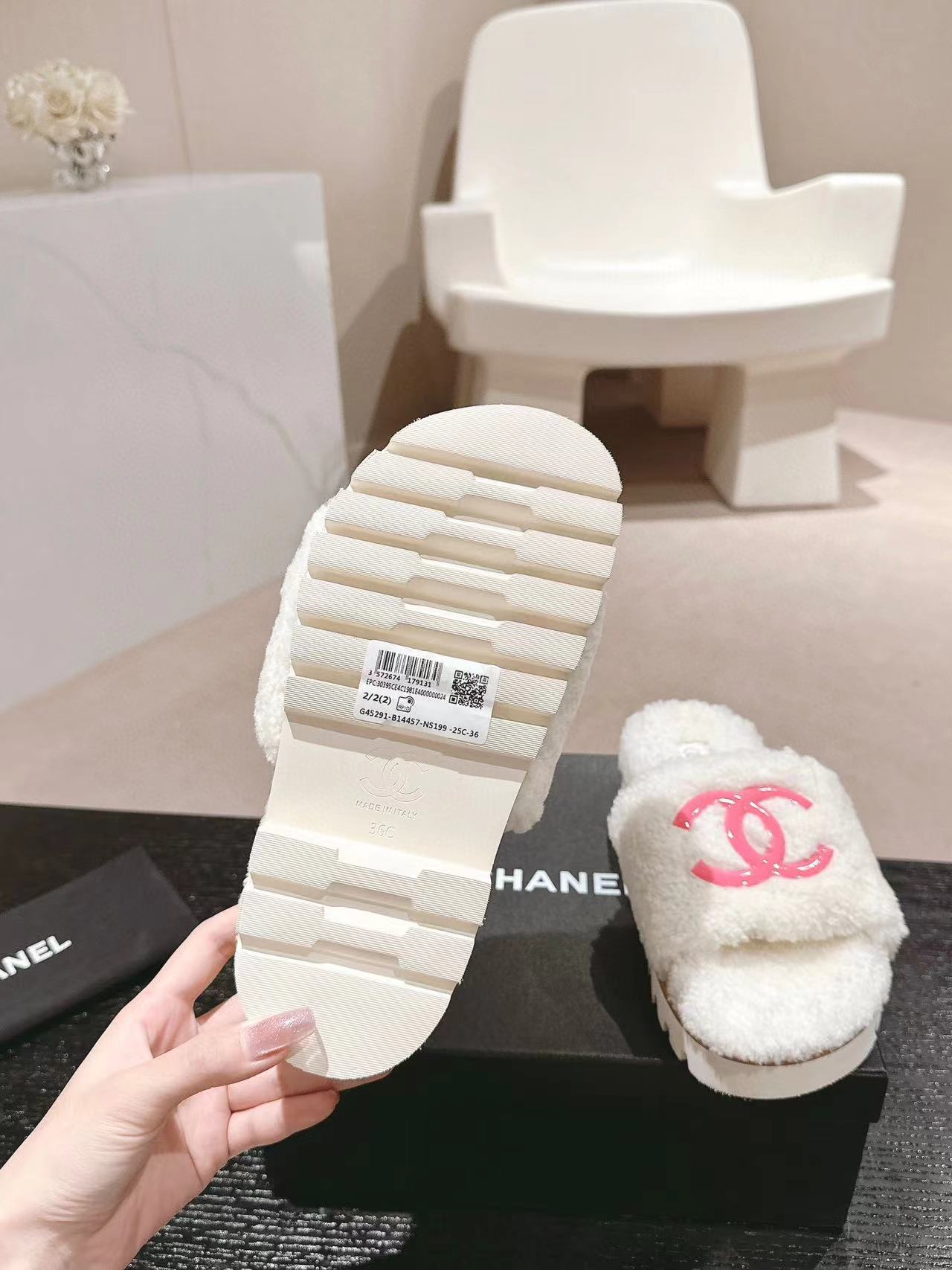 CHANE1 高品質ダブル C ロゴ ラムウール スリッパ【50％割引+送料無料】