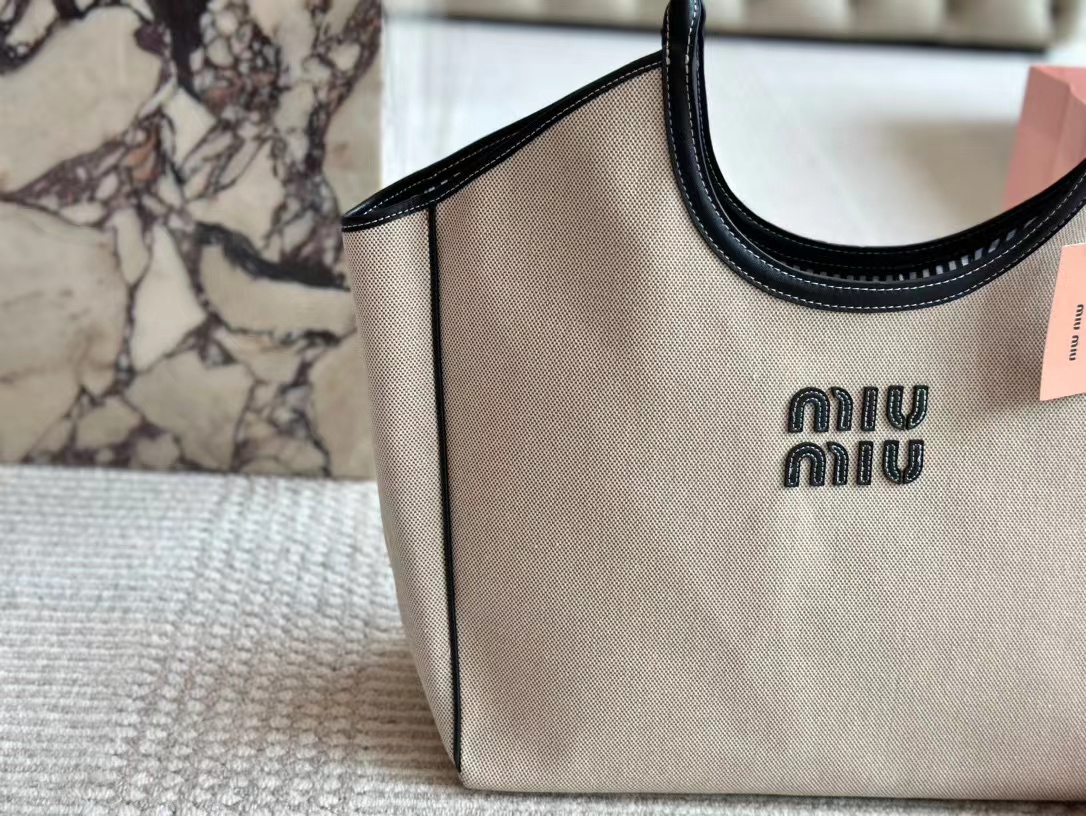 M1UM1U シンプルハンドバッグ 34×25cm【50％割引+送料無料】