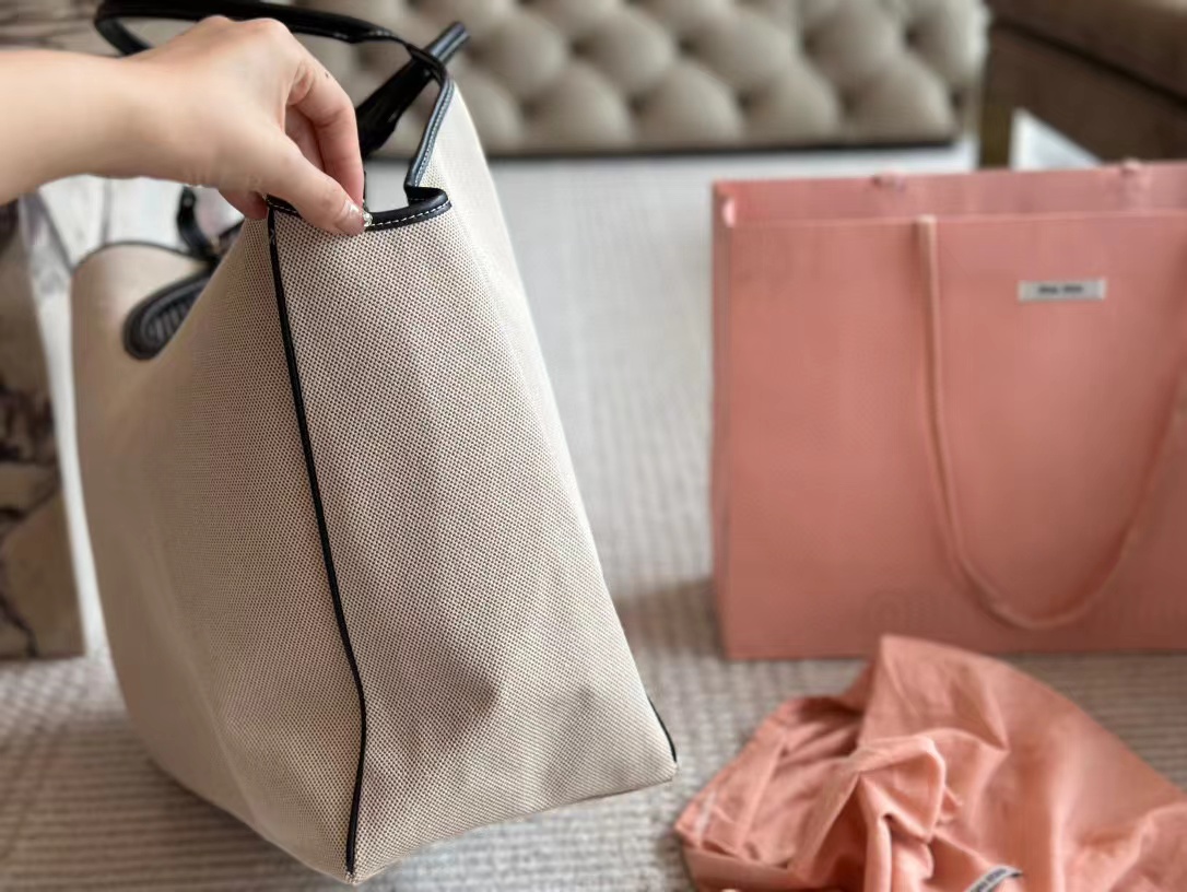 M1UM1U シンプルハンドバッグ 34×25cm【50％割引+送料無料】