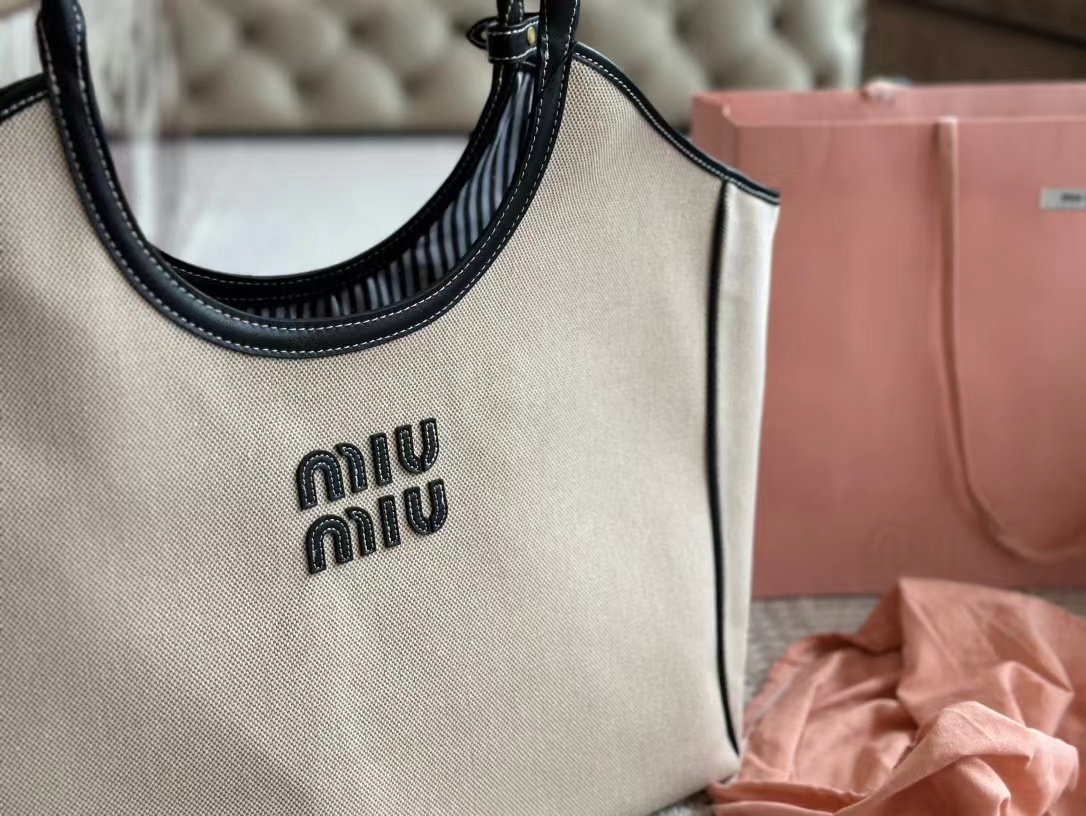 M1UM1U シンプルハンドバッグ 34×25cm【50％割引+送料無料】