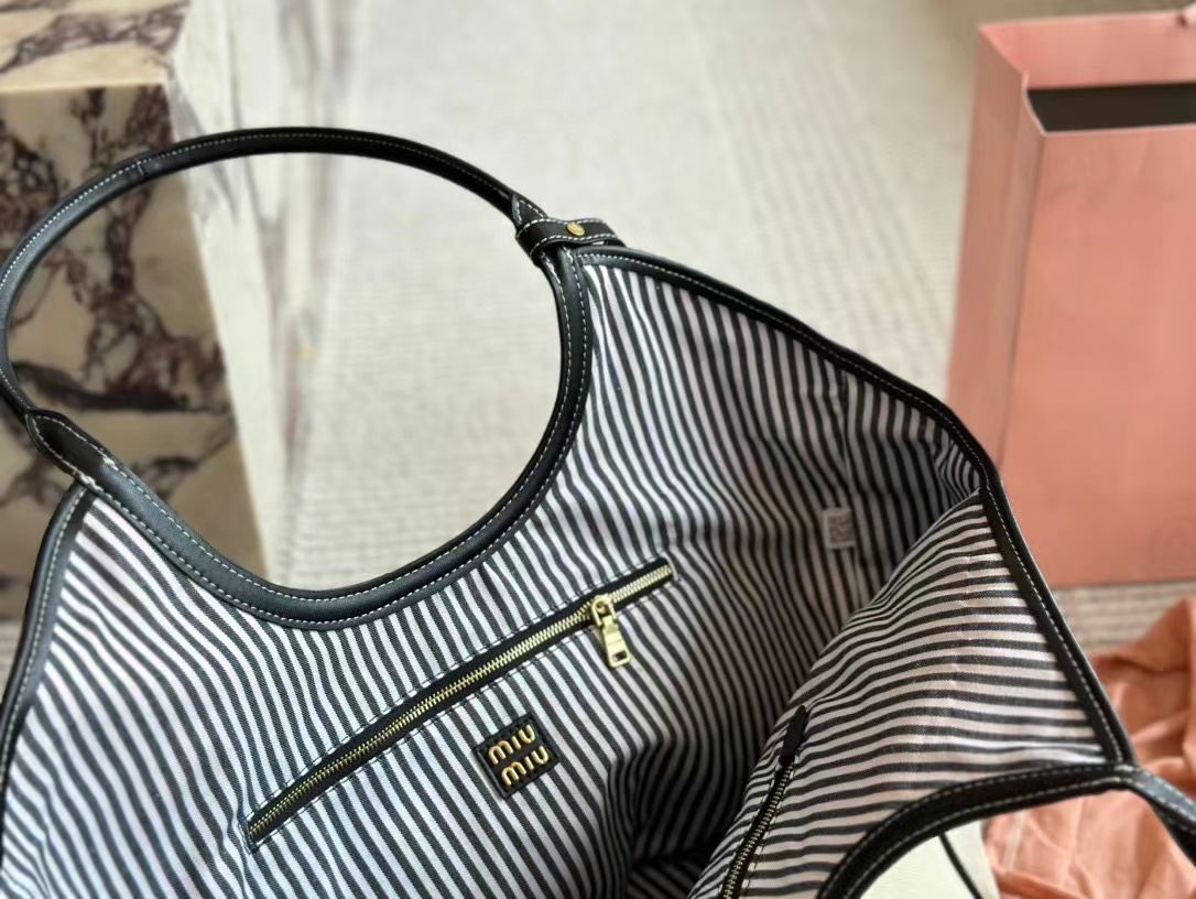 M1UM1U シンプルハンドバッグ 34×25cm【50％割引+送料無料】