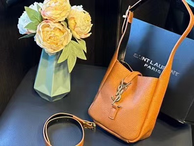 YSL 脇下バケットバッグ【50％割引+送料無料】