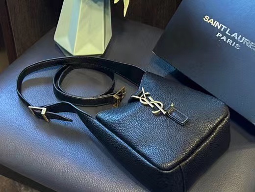 YSL 脇下バケットバッグ【50％割引+送料無料】