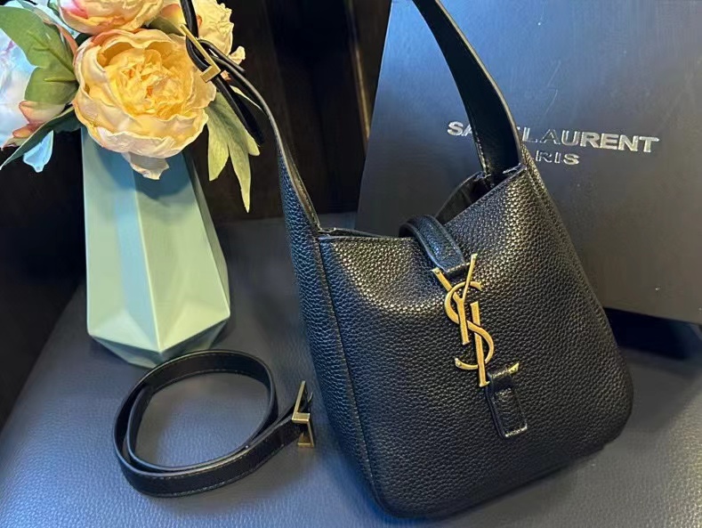 YSL 脇下バケットバッグ【50％割引+送料無料】