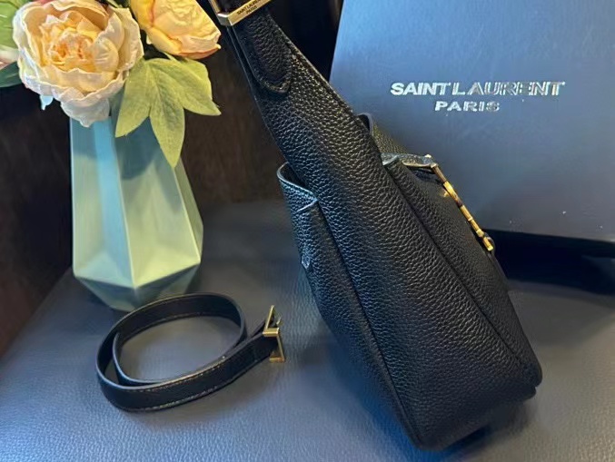 YSL 脇下バケットバッグ【50％割引+送料無料】