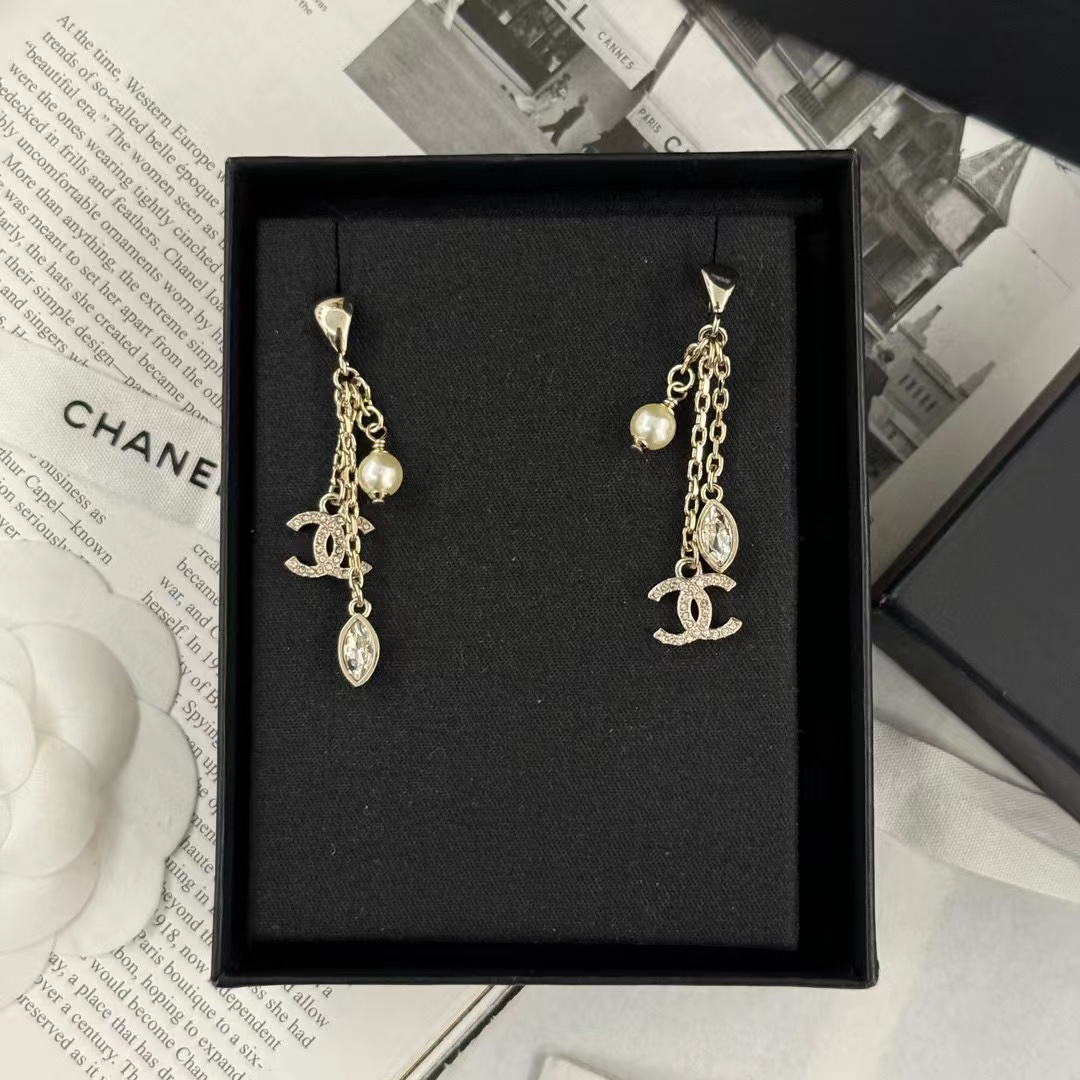CHANE1 ダブル C パール タッセル スタッド ピアス【50％割引+送料無料】