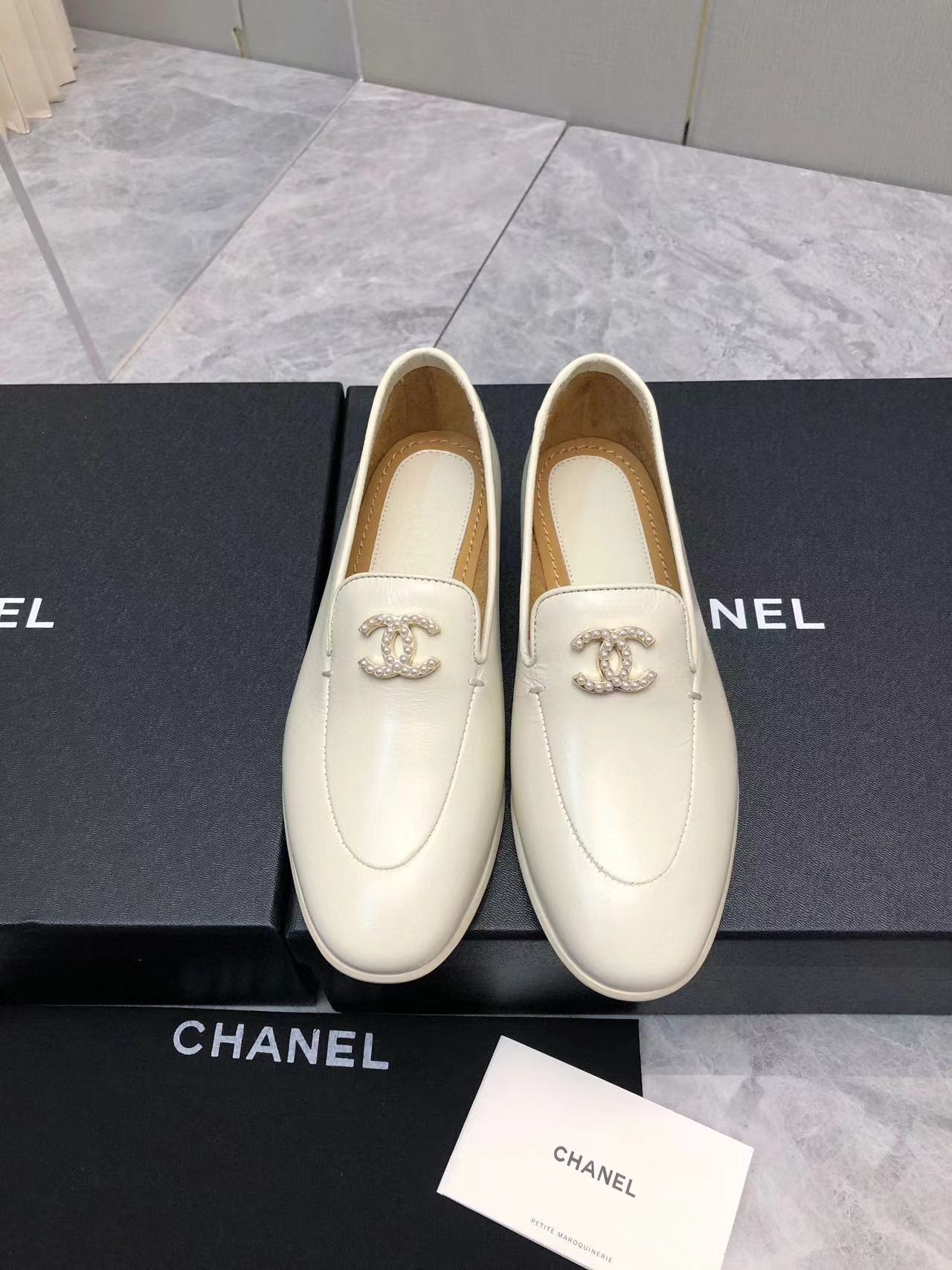 CHANE1 高品質ダブル C ロゴ シープスキン フラットシューズ【50％割引+送料無料】