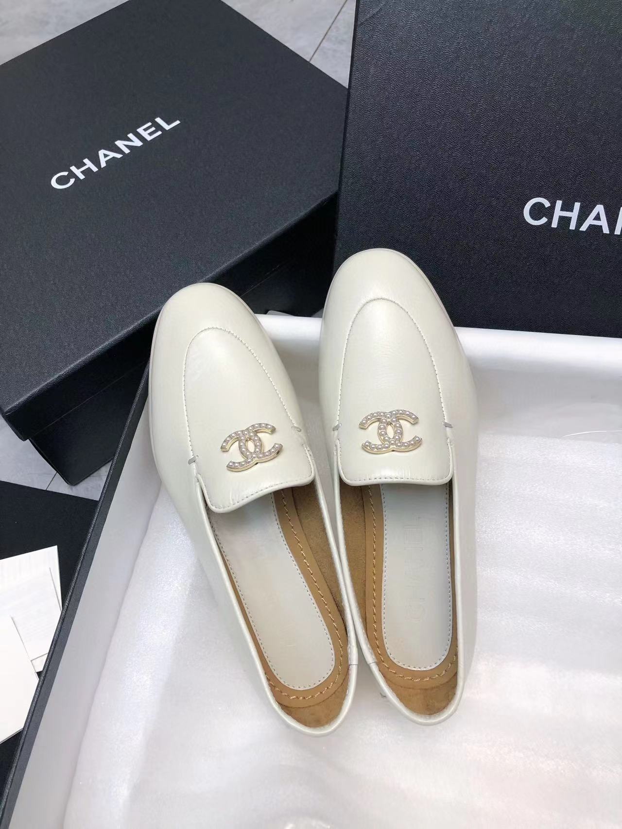 CHANE1 高品質ダブル C ロゴ シープスキン フラットシューズ【50％割引+送料無料】