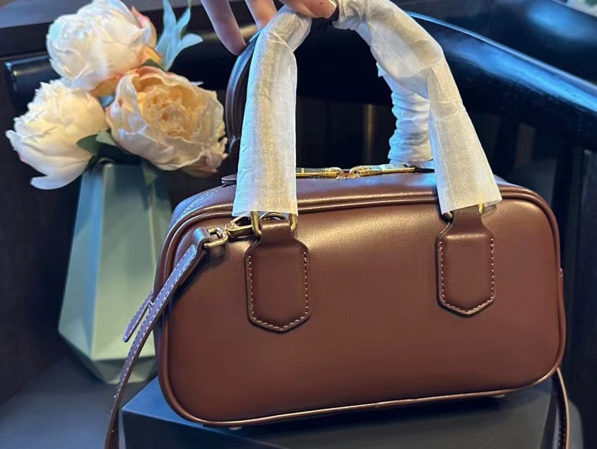 M1UM1U ブラウン ボウリング ハンドバッグ【50％割引+送料無料】