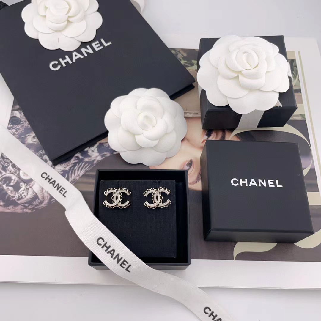 CHANE1 ブラックレースホワイトCドリップオイルスタッドピアス【50％割引+送料無料】