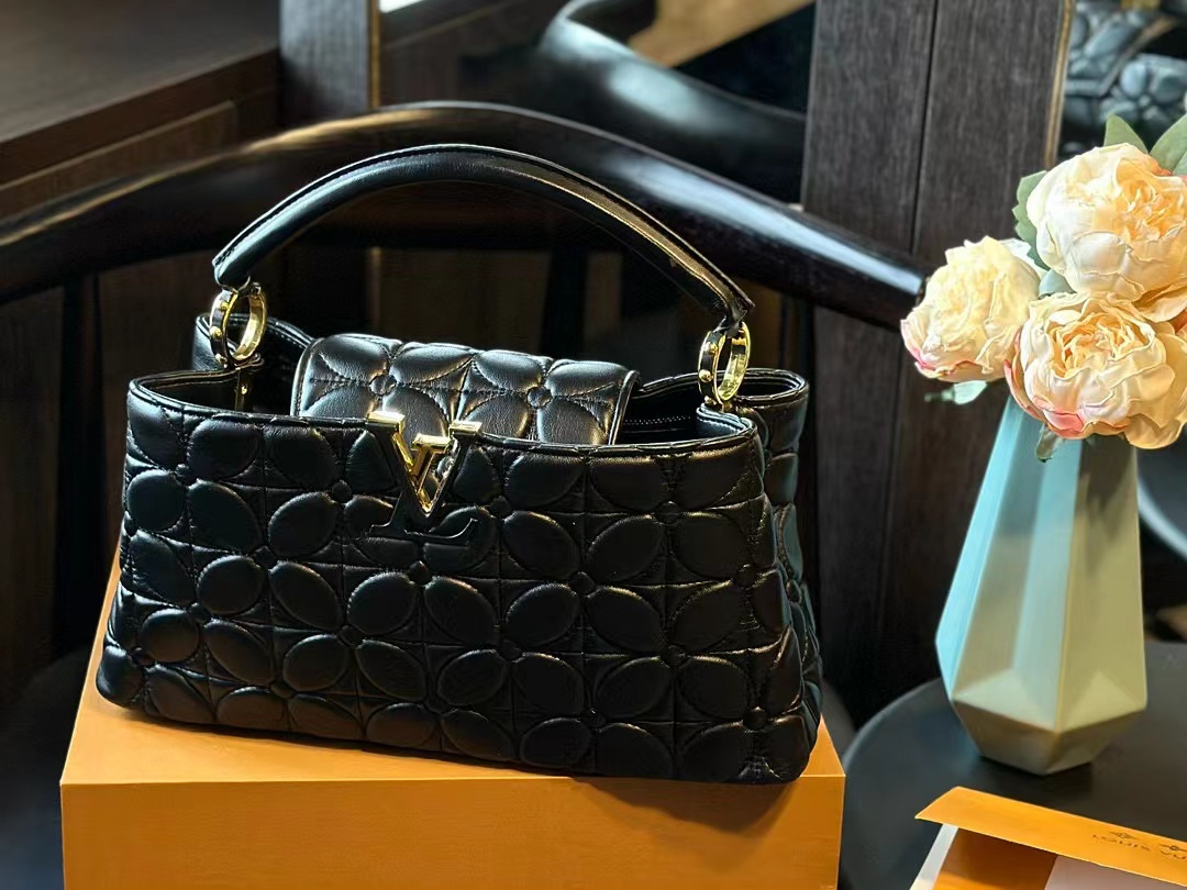 LV capucines 刺繍入りハンドバッグ【50％割引+送料無料】