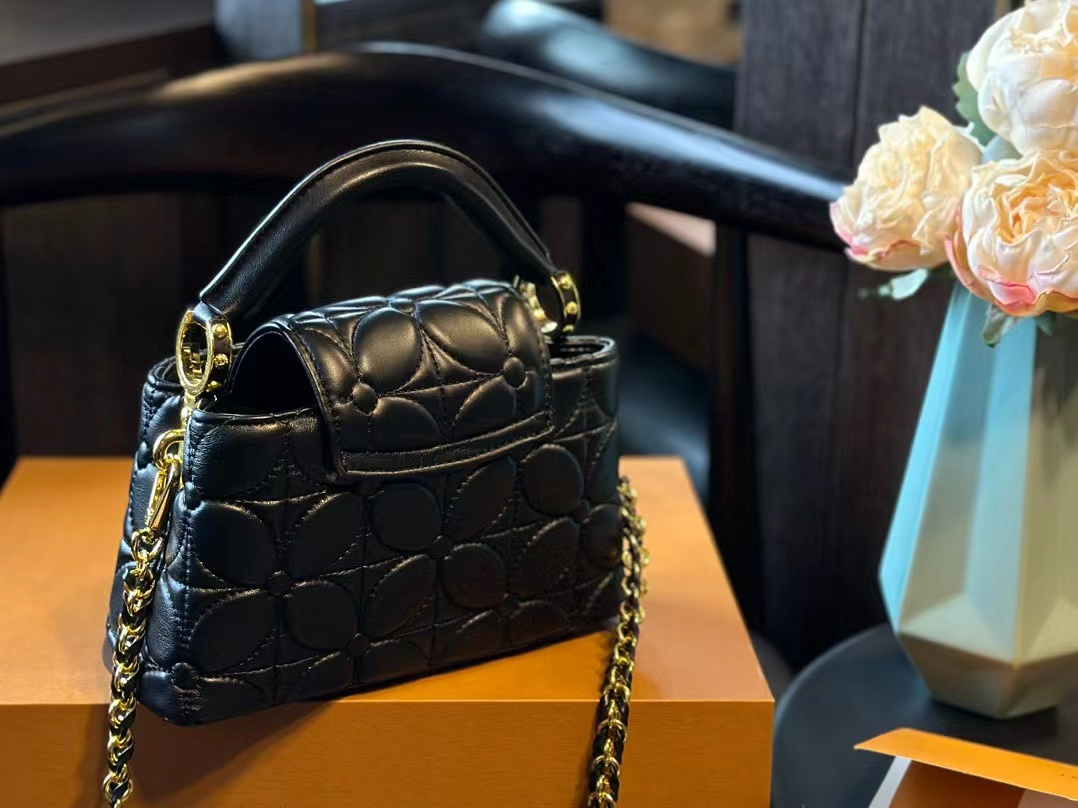 LV capucines 刺繍入りハンドバッグ【50％割引+送料無料】