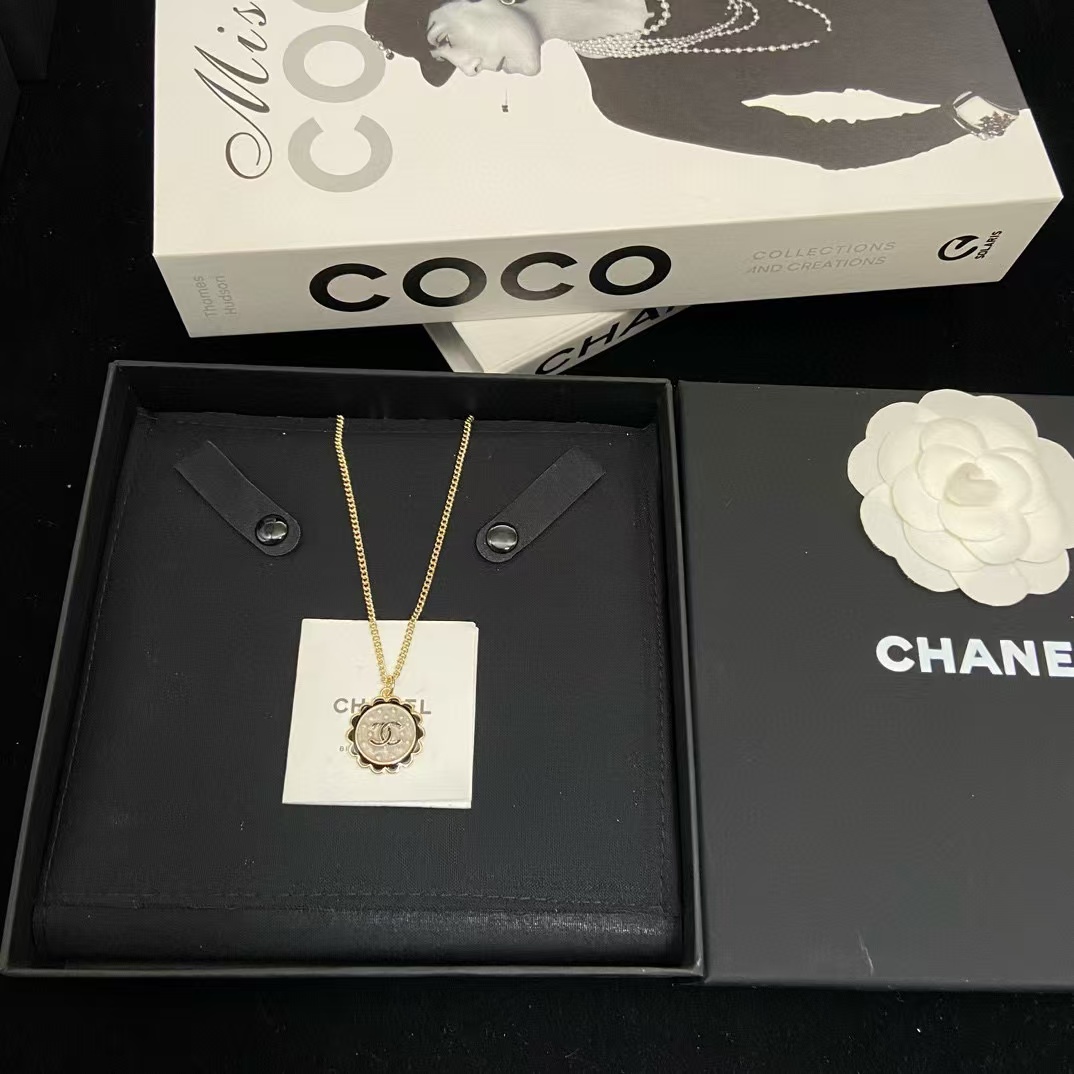 CHANE1 ラウンド エナメル ダブル C ネックレス【50％割引+送料無料】