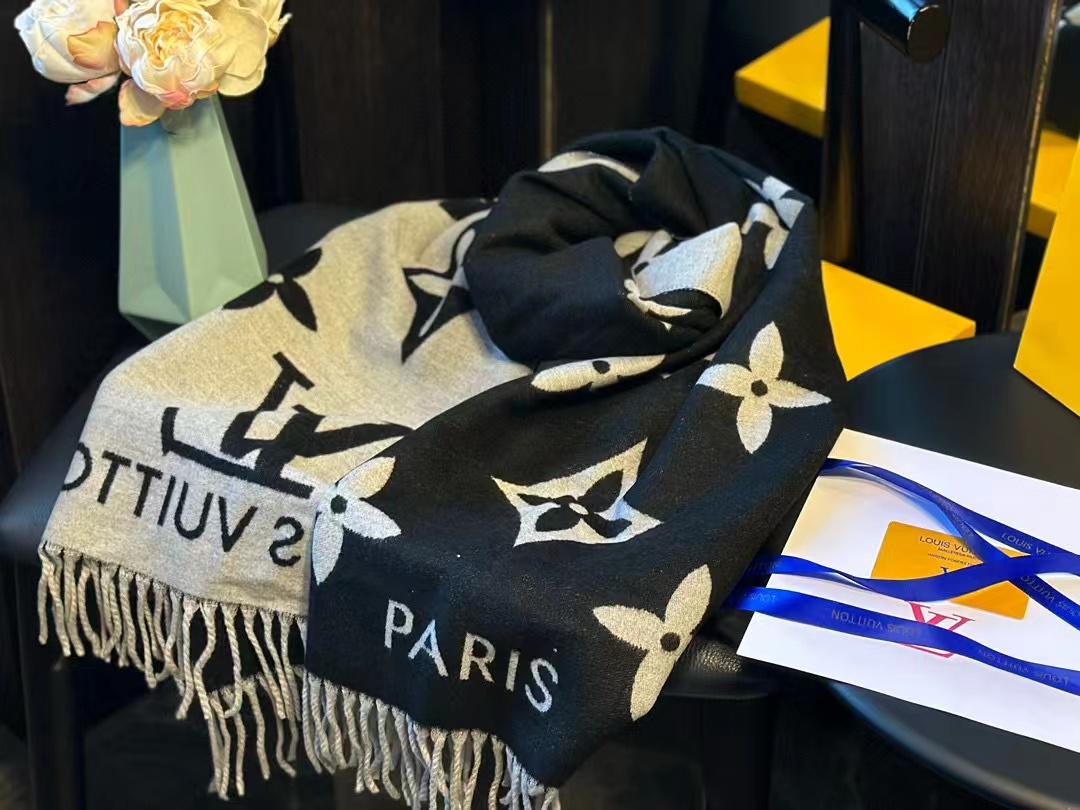 LV 四つ葉のクローバー タッセル カシミヤスカーフ【50％割引+送料無料】