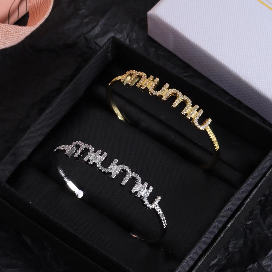 M1UM1U1 ダイヤモンドレターブレスレット【50％割引+送料無料】