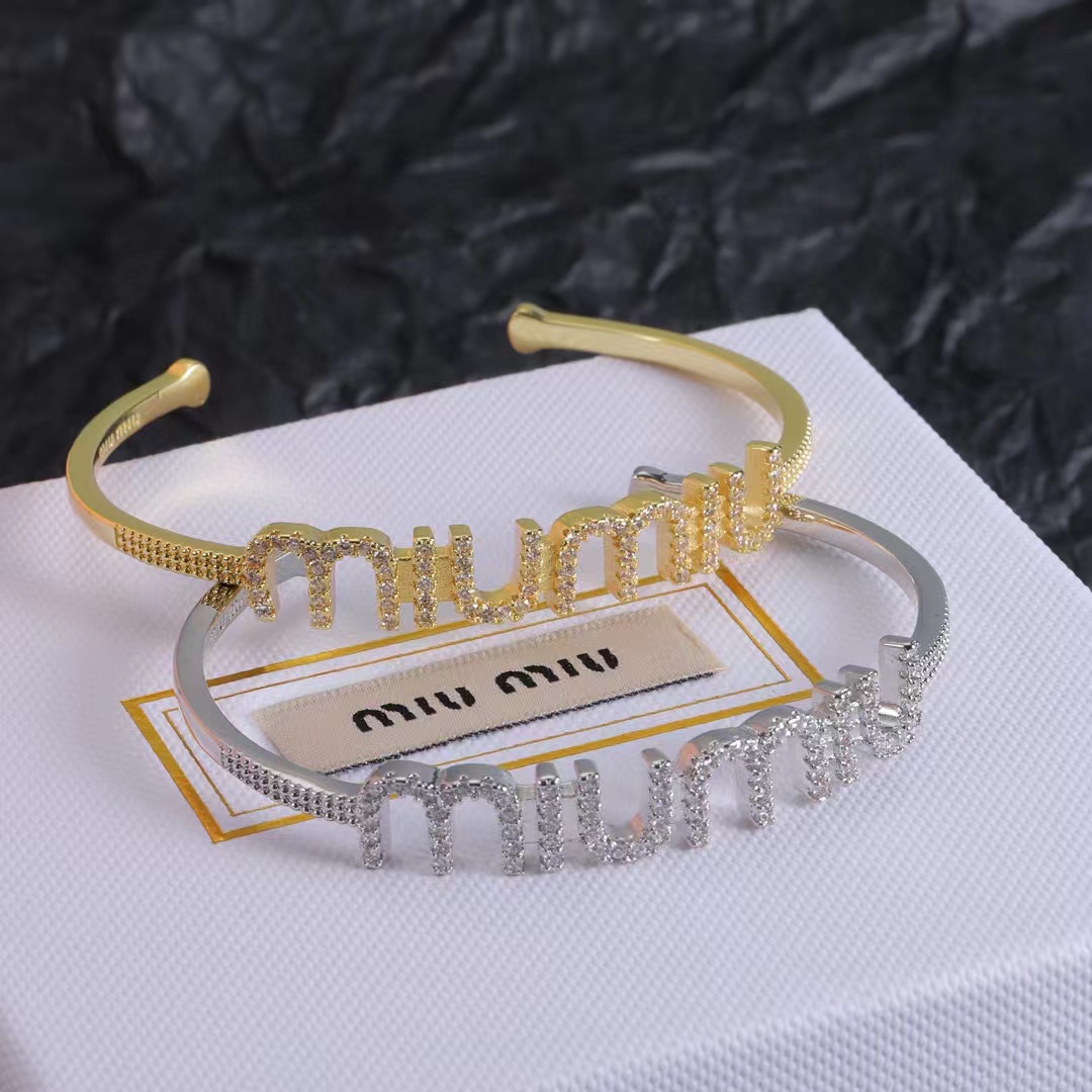 M1UM1U1 ダイヤモンドレターブレスレット【50％割引+送料無料】