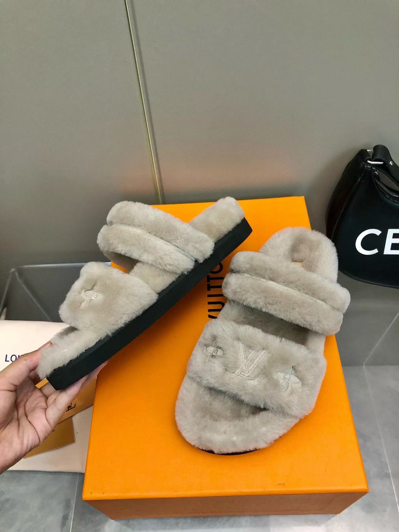LV高品質ぬいぐるみスリッパ【50％割引+送料無料】