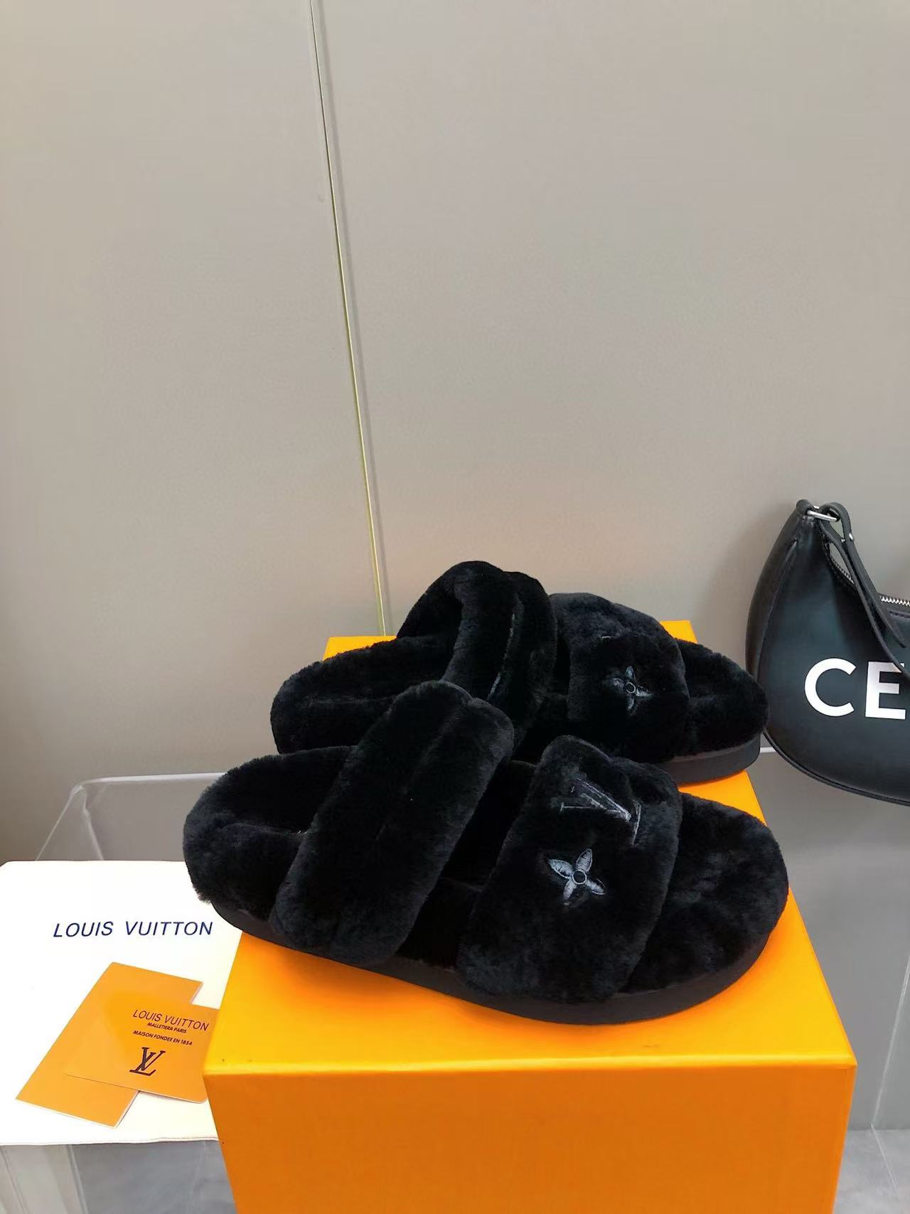 LV高品質ぬいぐるみスリッパ【50％割引+送料無料】