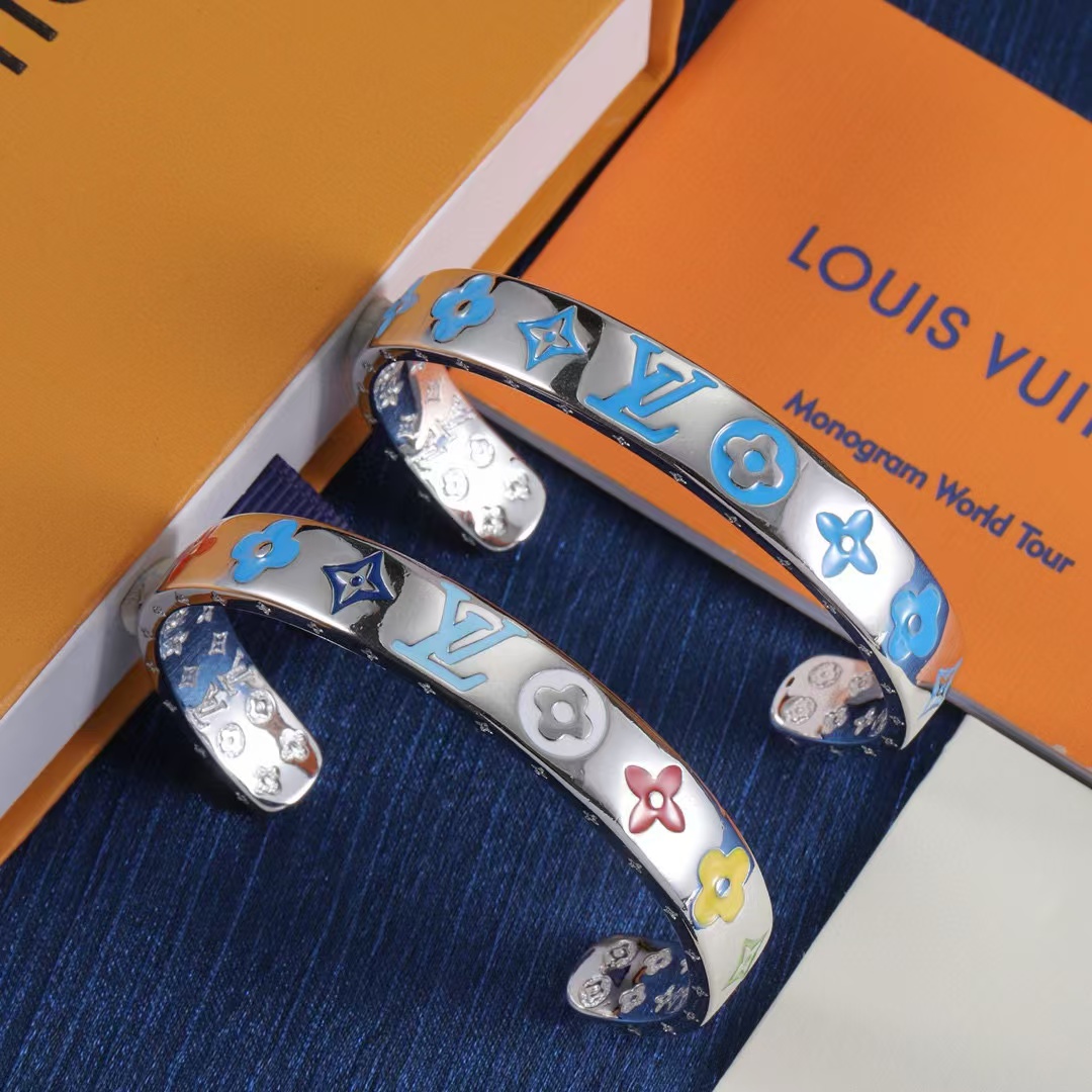 LV 四つ葉のクローバー ブレスレット【50％割引+送料無料】