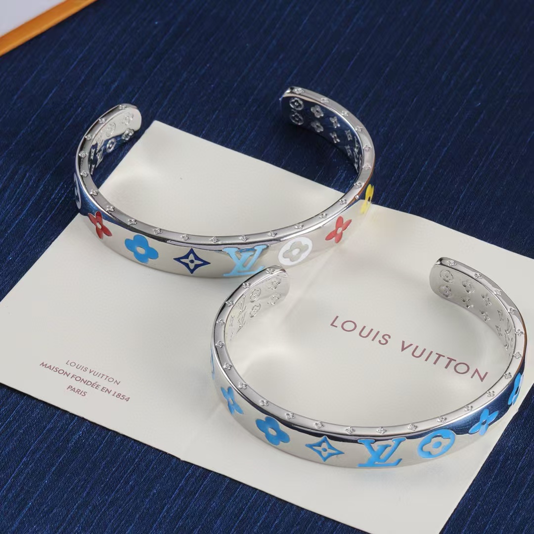 LV 四つ葉のクローバー ブレスレット【50％割引+送料無料】